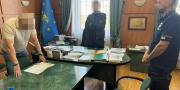 підозра депутату, який відправляв підлеглих будувати хату посадовцю Укрзалізниці