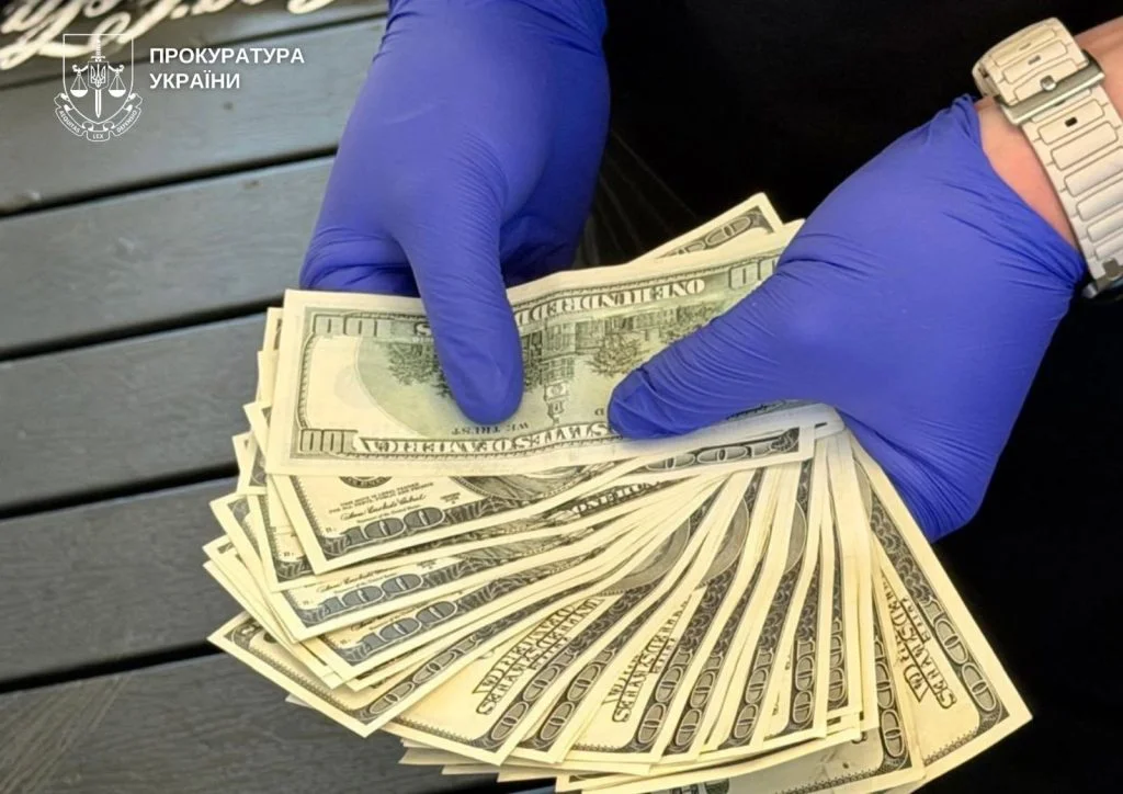 На Волині доцента університету викрито на одержанні 3000 доларів США неправомірної вигоди
