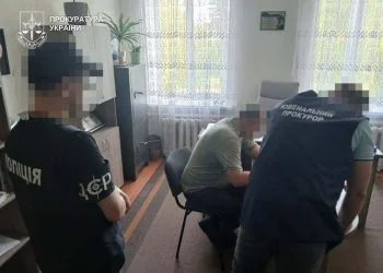 Депутату Луківської селищної ради та директору професійно-технічного училища № 22 селища Луків Сергію Омелюху повідомили про підозру у службовій недбалості