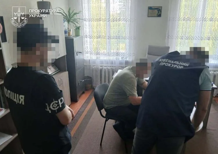 Депутату Луківської селищної ради та директору професійно-технічного училища № 22 селища Луків Сергію Омелюху повідомили про підозру у службовій недбалості