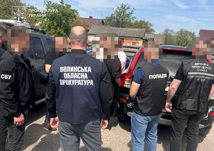 До 8 000 доларів США за фіктивну інвалідність для ухилянтів: трьом волинянам повідомлено про підозру у вчиненні злочинів у складі організованої групи