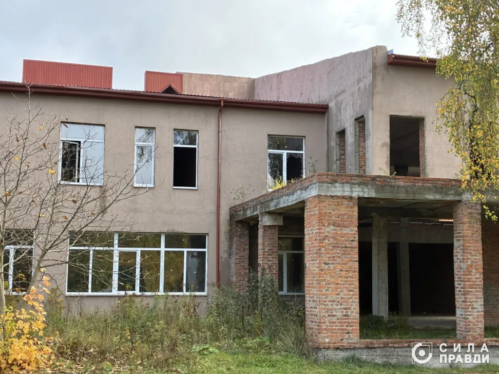 Торчинська селищна рада провела тендер на будівництво спортивного комплексу. Договір вартістю близько 100 мільйонів гривень уклали з єдиним учасником торгів – волинською фірмою «Волиньекобуд».