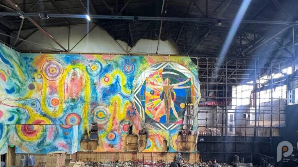 Найбільшу картину України в Луцьку пошкодила російська атака: постраждала частина «Космогонії» про майбутнє